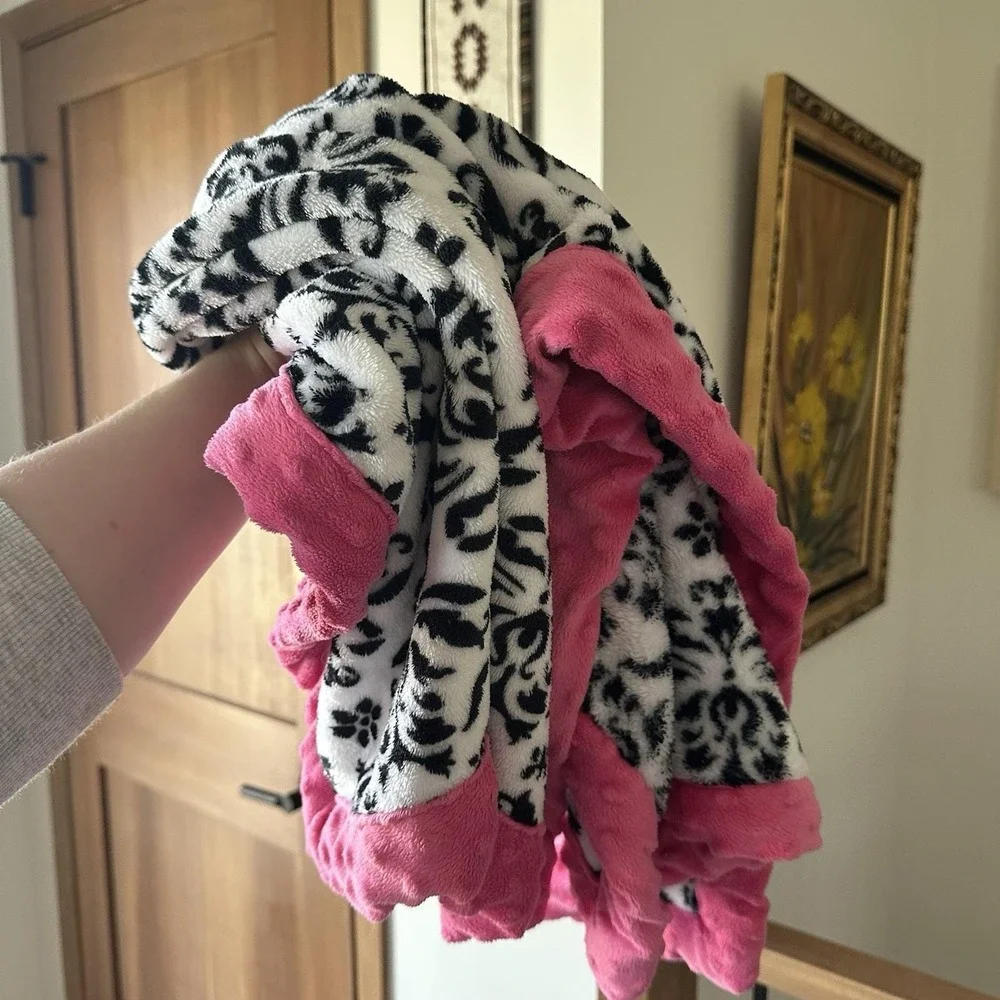 Okie Dokie Damask Baby‎ Blanket Black White Hot Pink Minky Dot Trim Edge 30x40
